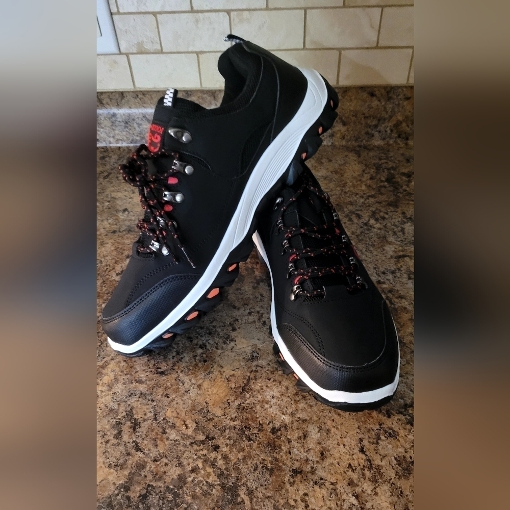 ⭐️NWT MENS SIZE 11 RUNNERS